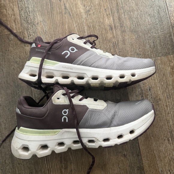 Womans OnCloud Waterproof Cloudrunner shoes - Picture 3 of 5